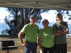 Club members stand ready to help volunteers get started with the picnic and pickup event.