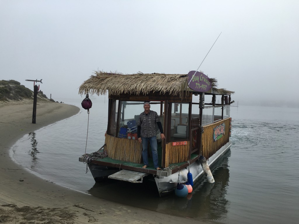 Captain Thomas pulls away from the sandspit.